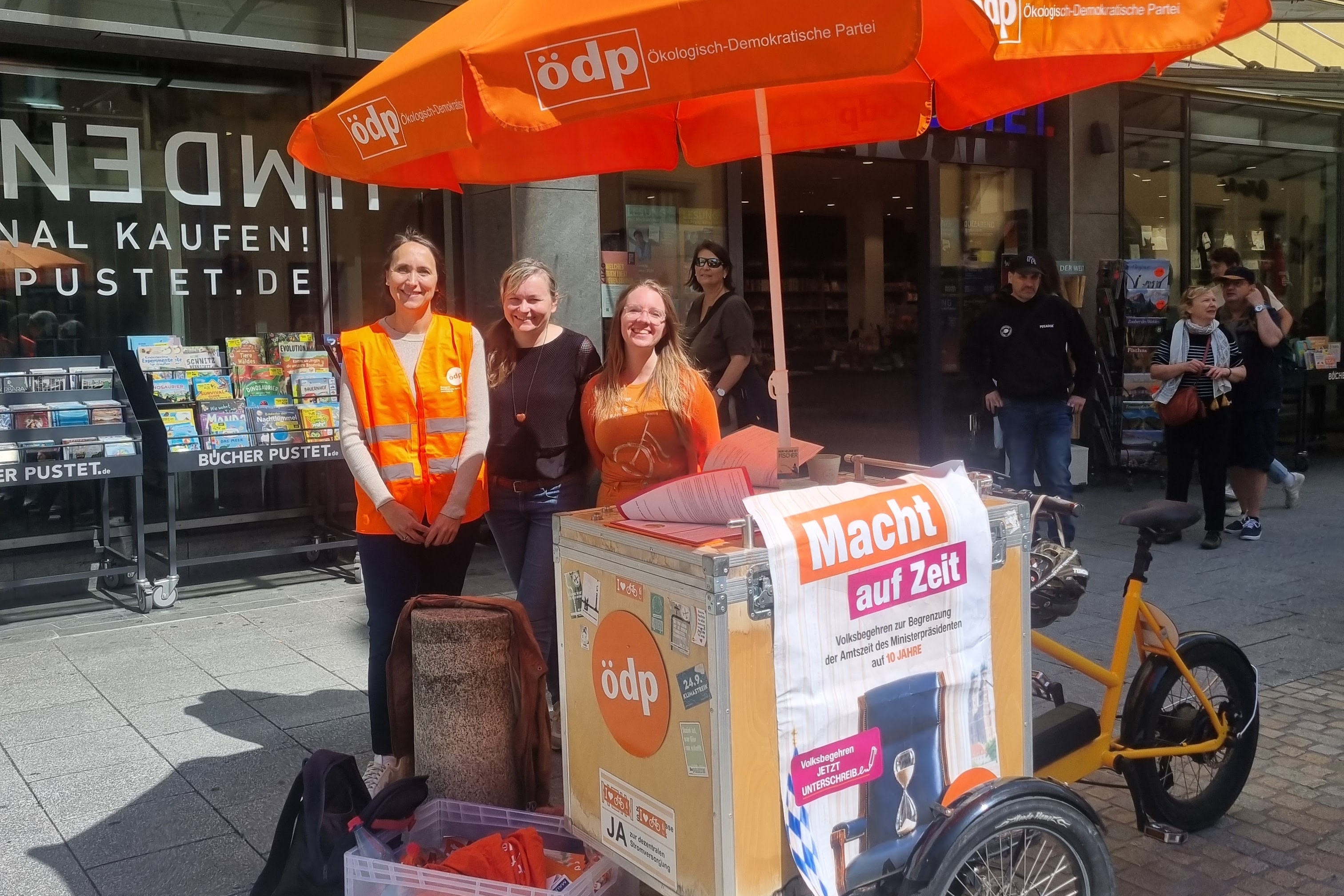 Der ÖDP Stand zum Sammeln der Unterschriften für das aktuelle Volksbegehren